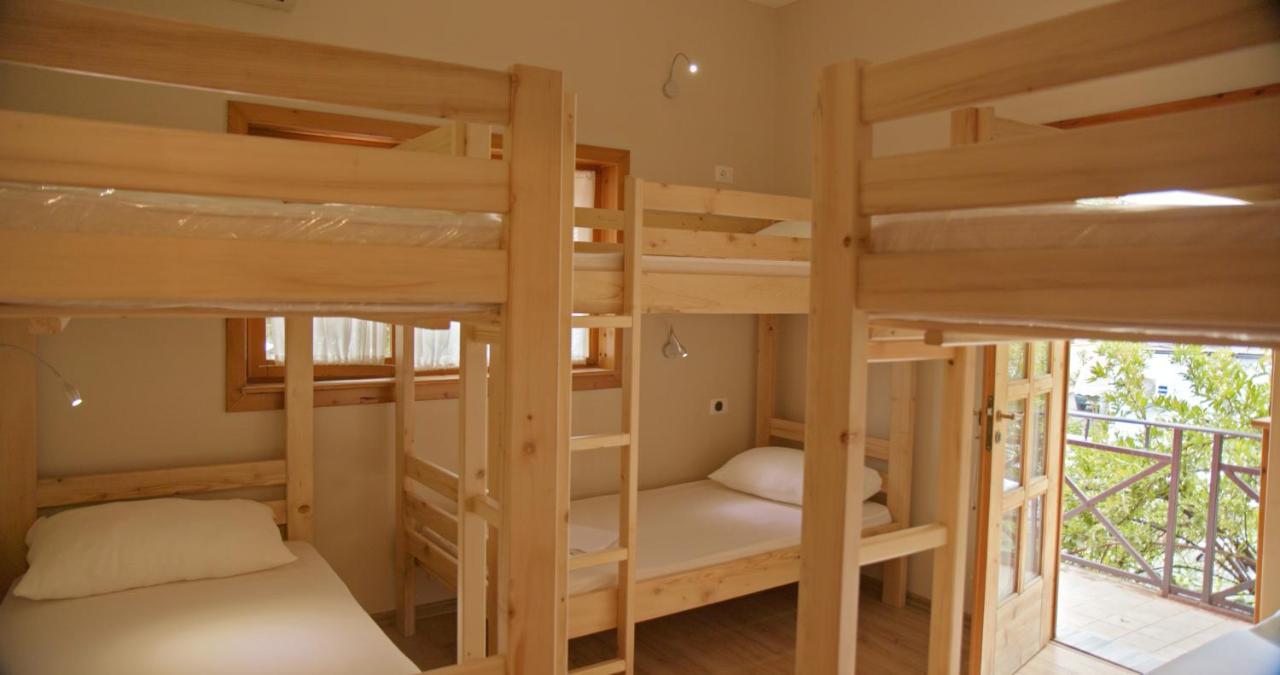 Red Goat Hostal *