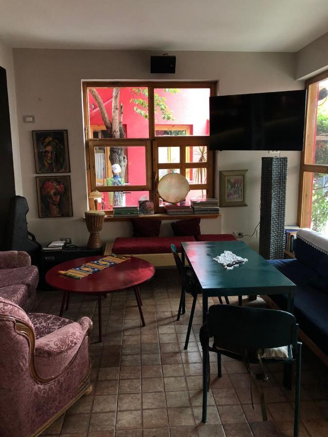 Red Goat Hostal *