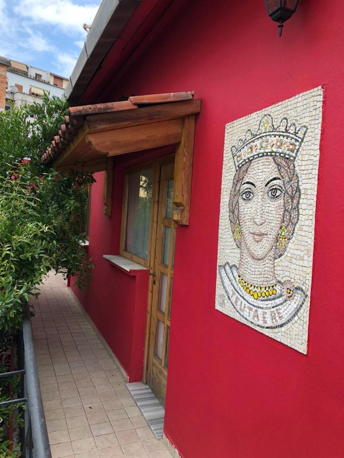 Red Goat Hostal Tirana