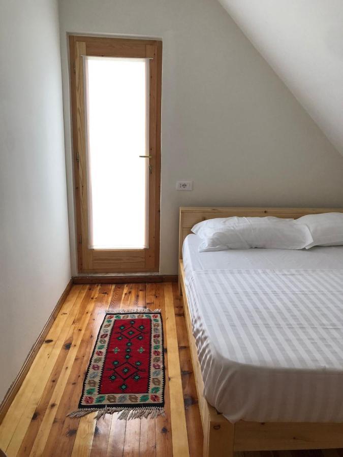 Red Goat Hostal *